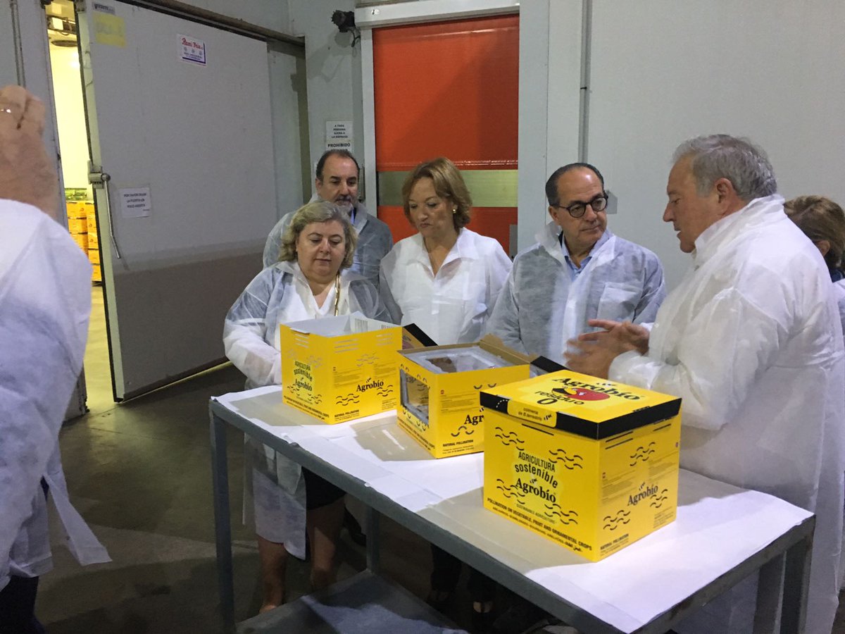 paolodecastro's tweet photo. In visita presso la AgroBio, azienda specializzata nel controllo biologico dei parassiti e in nuove tecniche di impollinazione. https://t.co/IF1qYDR9Aj