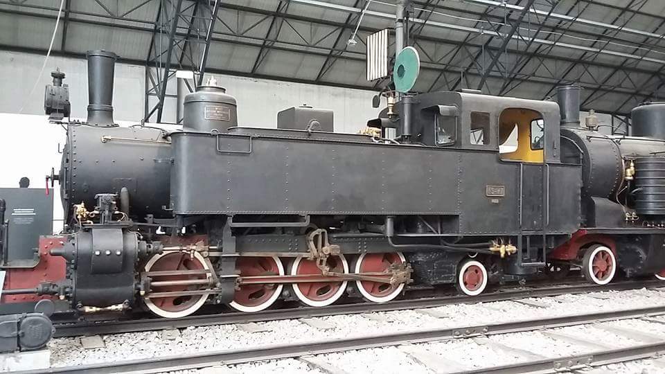 RE2000FALCO's tweet photo. #museoscienza di Milano: una #locomotivareggiane del 1922 in esposizione! Una scultura in ferro d altri tempi https://t.co/9rbLU98sJq