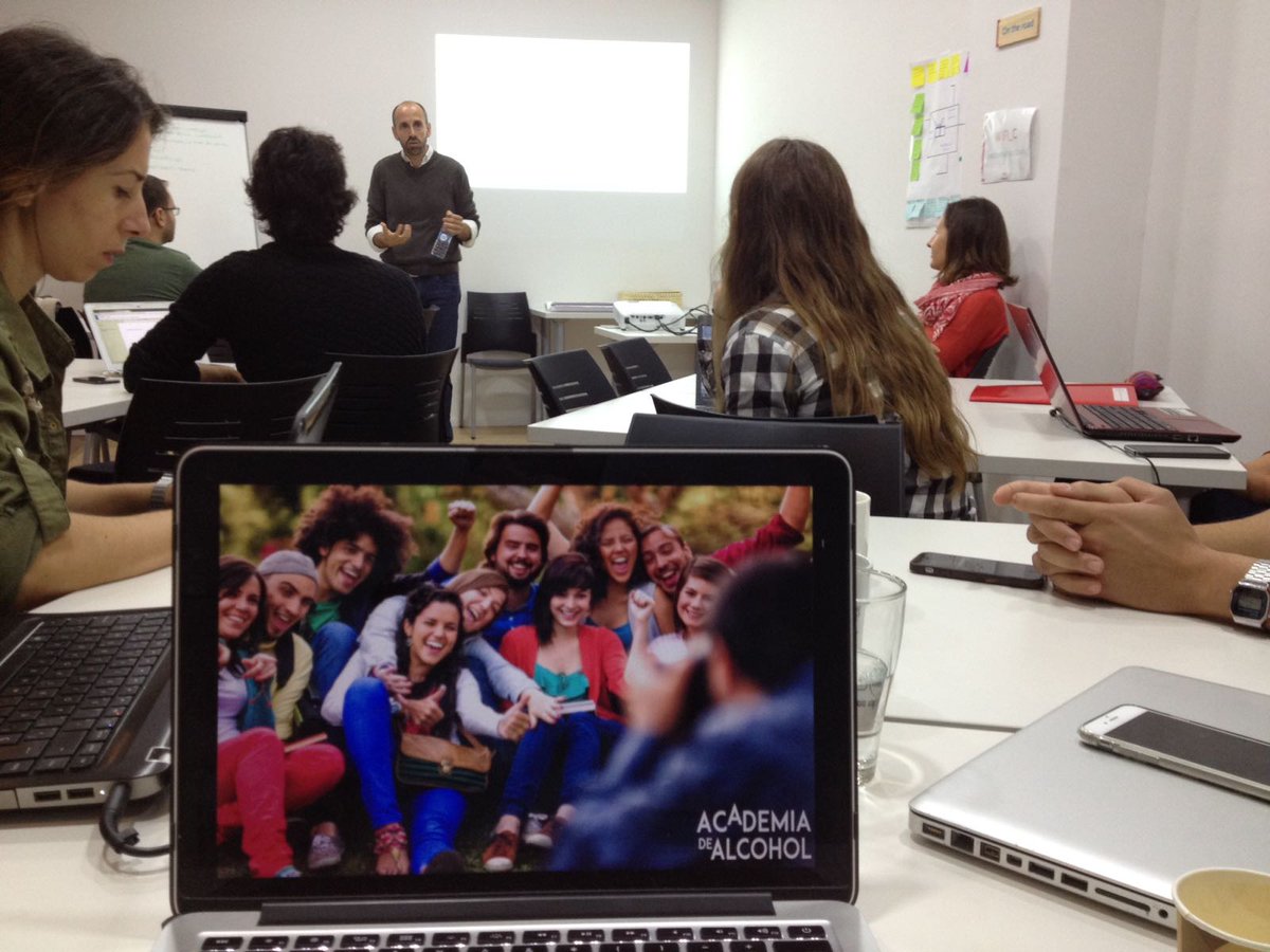Academia de Alcohol tweet media
