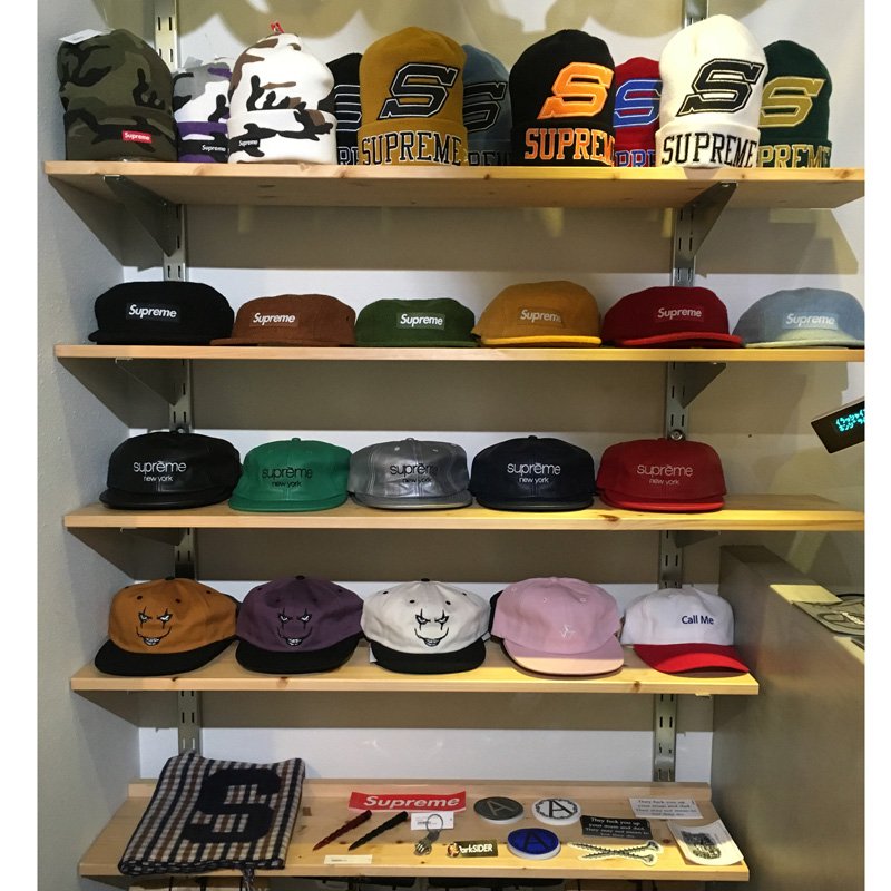 ParkSIDER_'s tweet image. 【#Supreme 】
ロゴ物好きなファン必見のScript Varsity Puffy Jacket、Color Blocked Arc Logo Hooded SweatshirtやCap、Beanieが入荷！更に #NineOneSeven も同時入荷販売中！