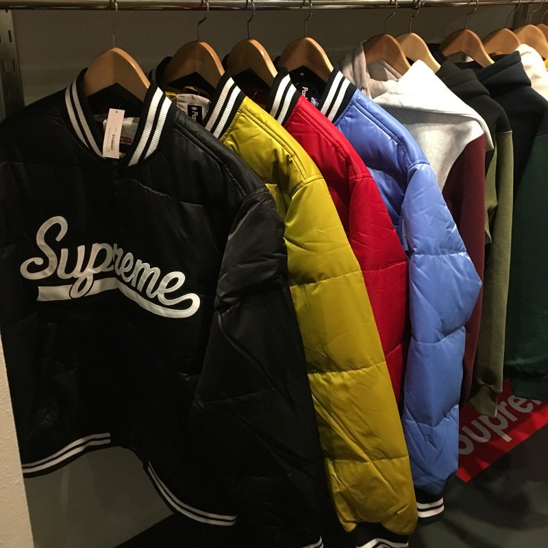 ParkSIDER_'s tweet image. 【#Supreme 】
ロゴ物好きなファン必見のScript Varsity Puffy Jacket、Color Blocked Arc Logo Hooded SweatshirtやCap、Beanieが入荷！更に #NineOneSeven も同時入荷販売中！