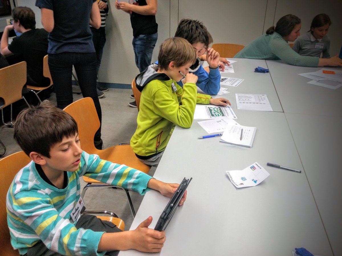 CoderDojoKa's tweet image. Unsere #InformatikBiber-Station @CodeWeekGermany Wer es nicht bis zum 7.11 aushielt, konnte die Aufgaben von 2015 lösen! @_BWINF @CoderDojo