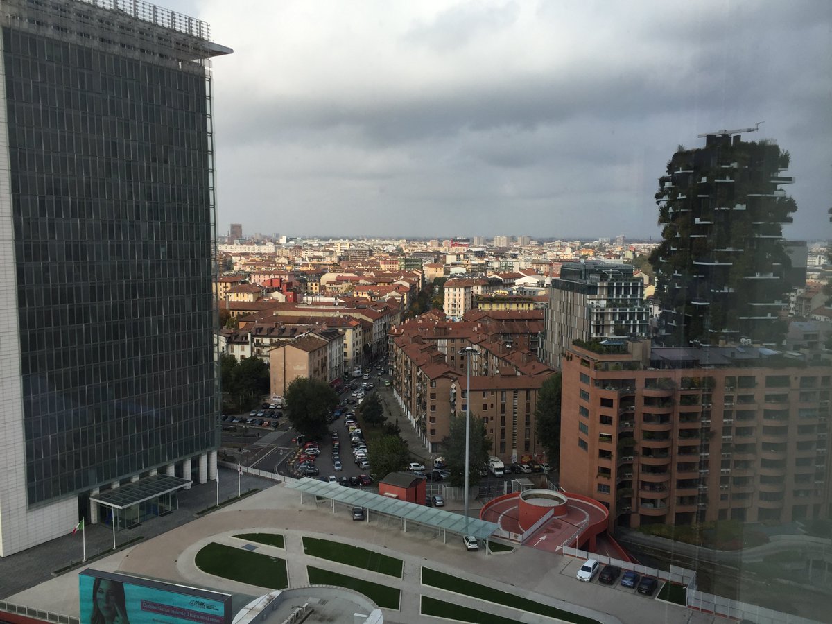 WardrobaIT's tweet photo. Una nuova giornata alla #UnicreditStartupAcademy. Milano dall'alto è bellissima!
#looklikeyou #fashion #digital https://t.co/gXJVntMnHF