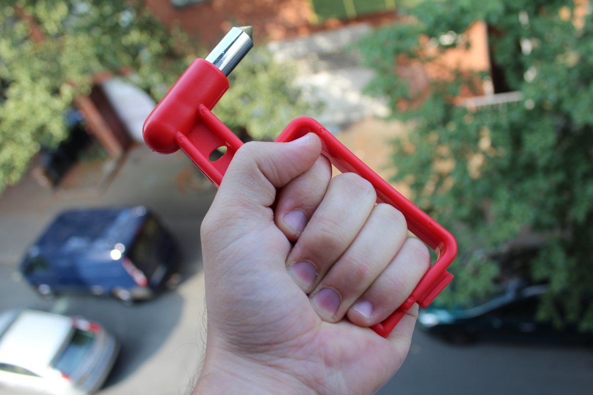 materialversand's tweet image. Egal ob im Auto, oder in der Gürteltasche: unser Nothammer sorgt für Sicherheit im Straßenverkehr! patrioten-propaganda.net/partner/twitte…