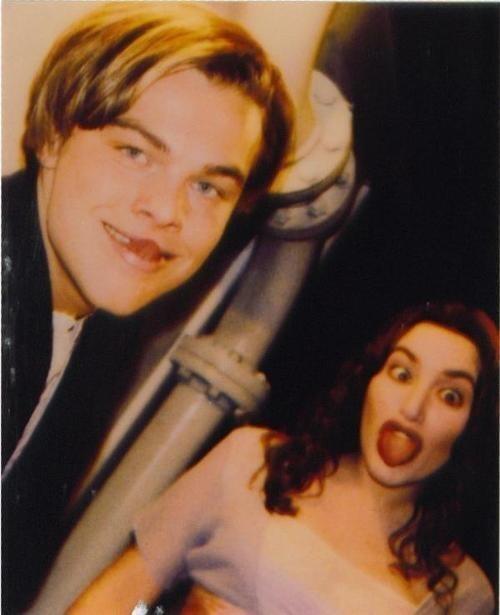 ThatsHistory's tweet photo. Leonardo Dicaprio and Kate Winslet goofing around on the set of 'Titanic'. https://t.co/kJT0drjlRB