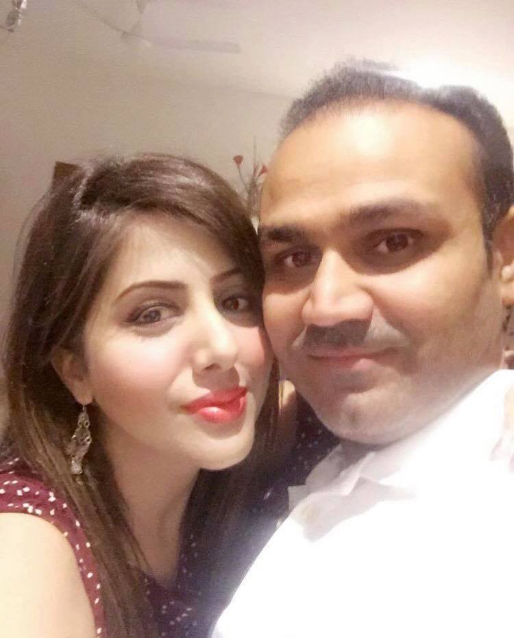 CricFit's tweet photo. Birthday selfie From Virender Sehwag with his wife Aarti Sehwag! https://t.co/youPmKS02a