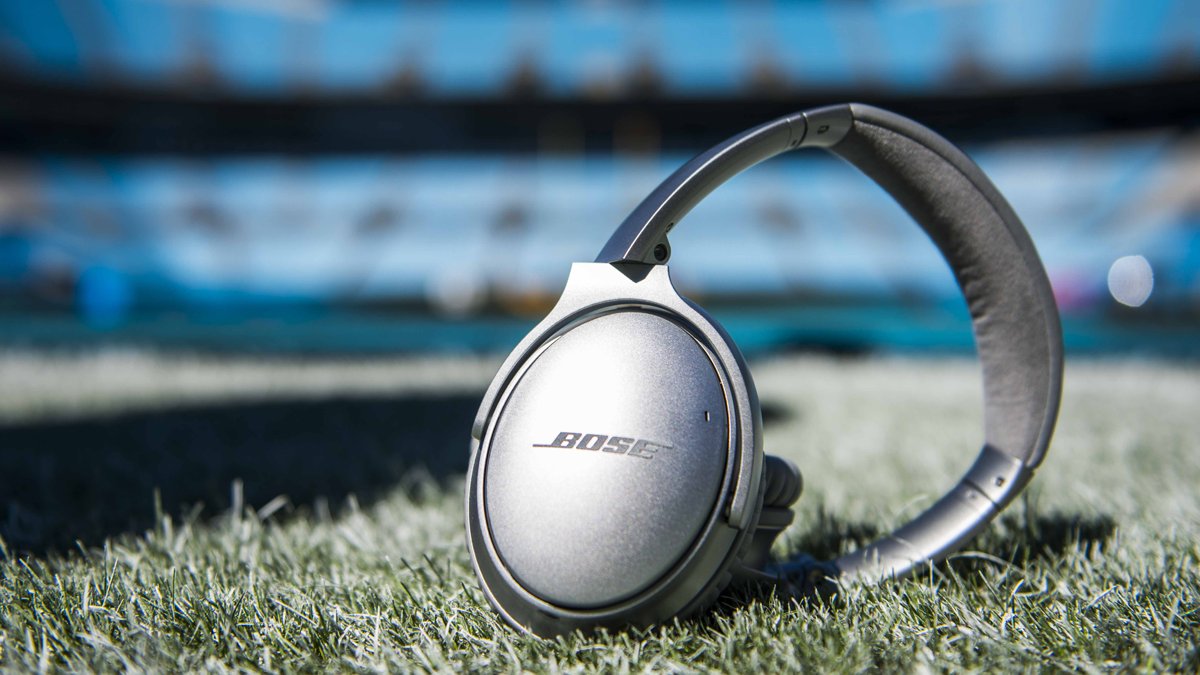 Giveaway time! Followers who RT have a chance to score these awesome <a href="/Bose/">Bose</a> headphones! We'll pick a random winner by 10PM.