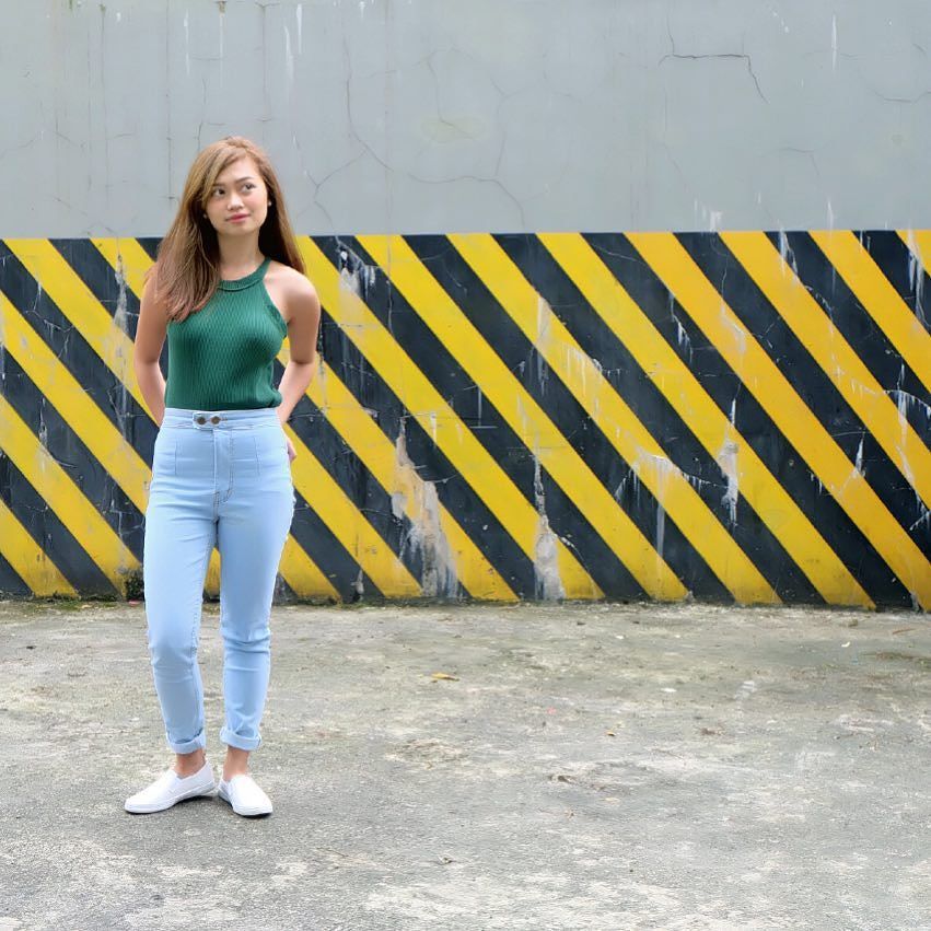 _trrbl's tweet photo. She never stopped appreciating the beauty around her ✨ #ootdph #basicdaily #Fujifilmph #Fu… https://t.co/edmrx87xVh https://t.co/2LffsnvWt9