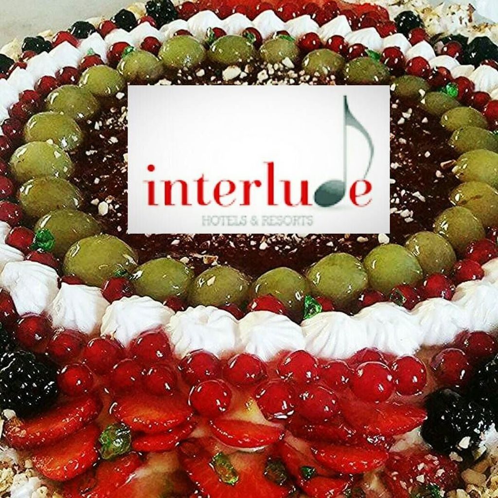 InterludeHotels's tweet photo. Happy birthday interlude.hotels 🎂🎉🎊 #interludehr #interludeteam #happybirthday #party #cake #newexperience #managem… https://t.co/UPLXfi4C0b