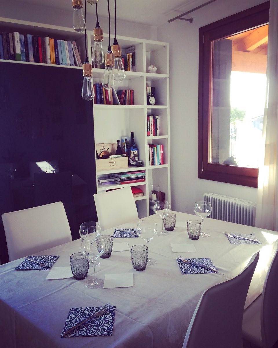 RamonaLucarelli's tweet photo. Pranzo 🍴 tra amiche e sapere che ciò che conta è stare insieme (giuro che sono sopravvissute tutte) 🏡 #myhappynews https://t.co/nNP0hQLB4b