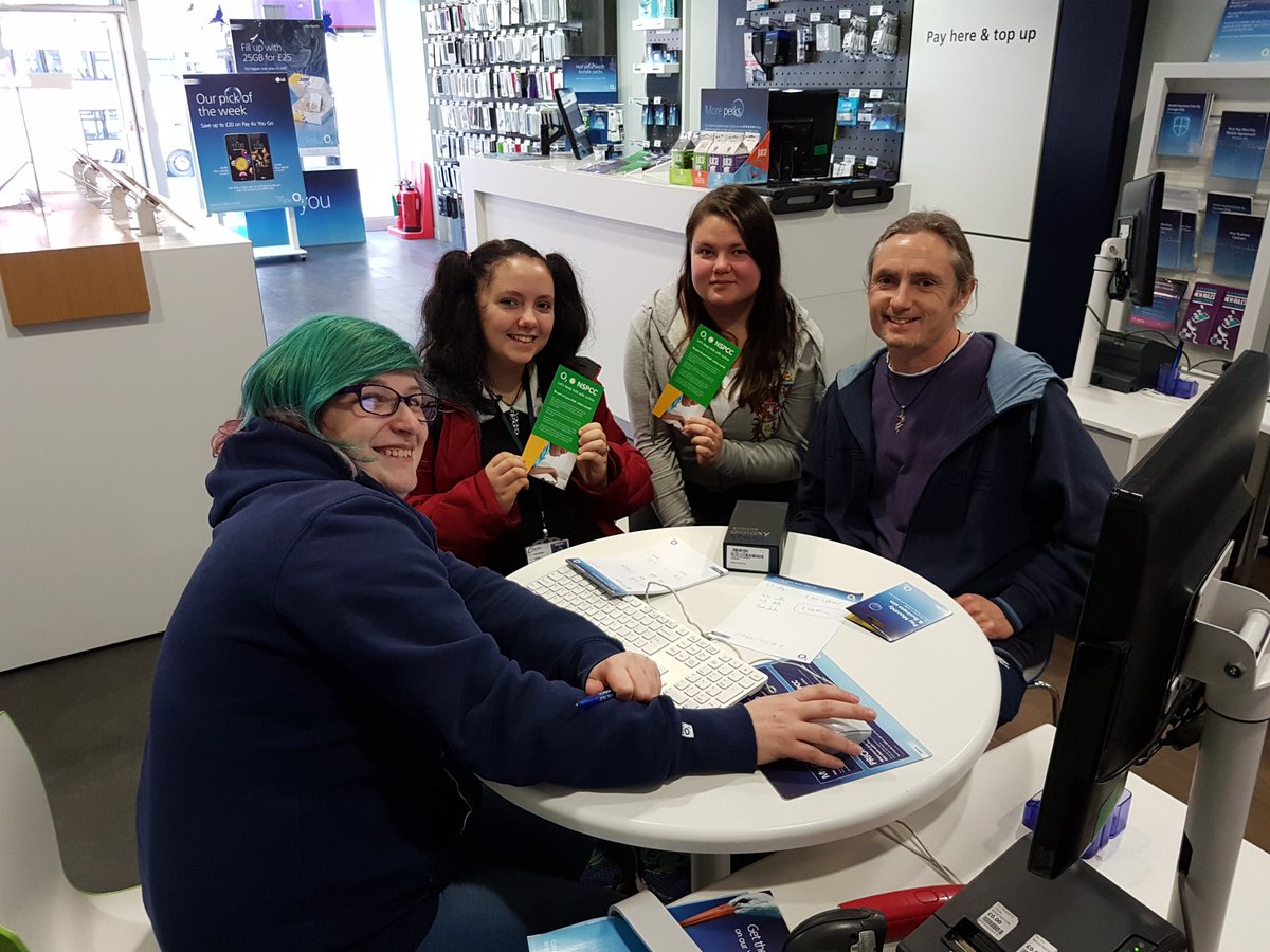 TD_Skipton's tweet image. More #O2SmallTalks with Sonia. Every conversation counts no matter how big or small! @lindasfjones @EbyPatel @TalkDirectLeeds @NSPCC @O2