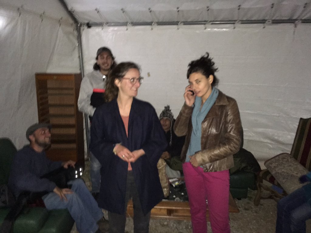 TeleMouche's tweet photo. Temps forts hier soir en attente de l'arrivée du catamaran en provenance de Barcelone #OdysseeBattuta #LaSeyneSurMer #Alternatiba https://t.co/OFieR6Ebe2