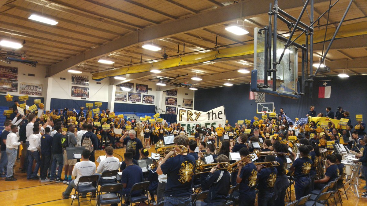 JustinLLacey's tweet image. High school alma mater &amp;amp; current employer was on @fox26Houston's Friday Football Fever. Need your vote on Twitter! fox26houston.com/good-day/morni…