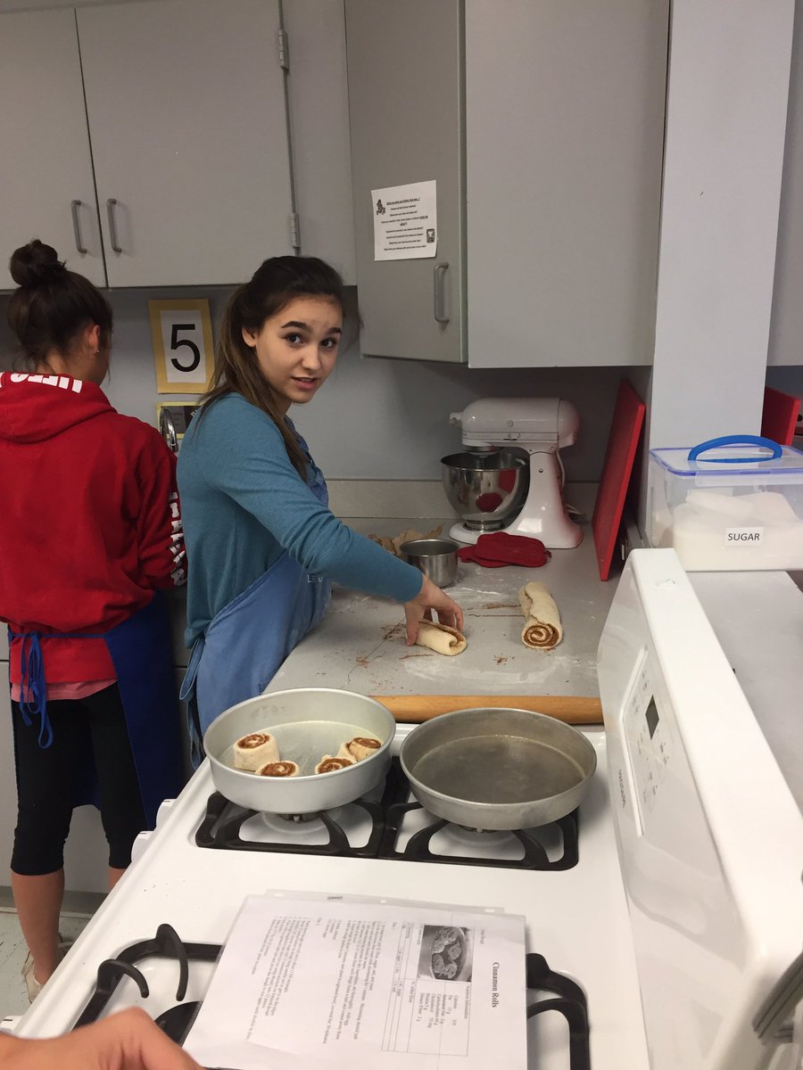 fcsatfhs's tweet photo. Cinnamon Rolls - https://t.co/uvpPoqOzHk