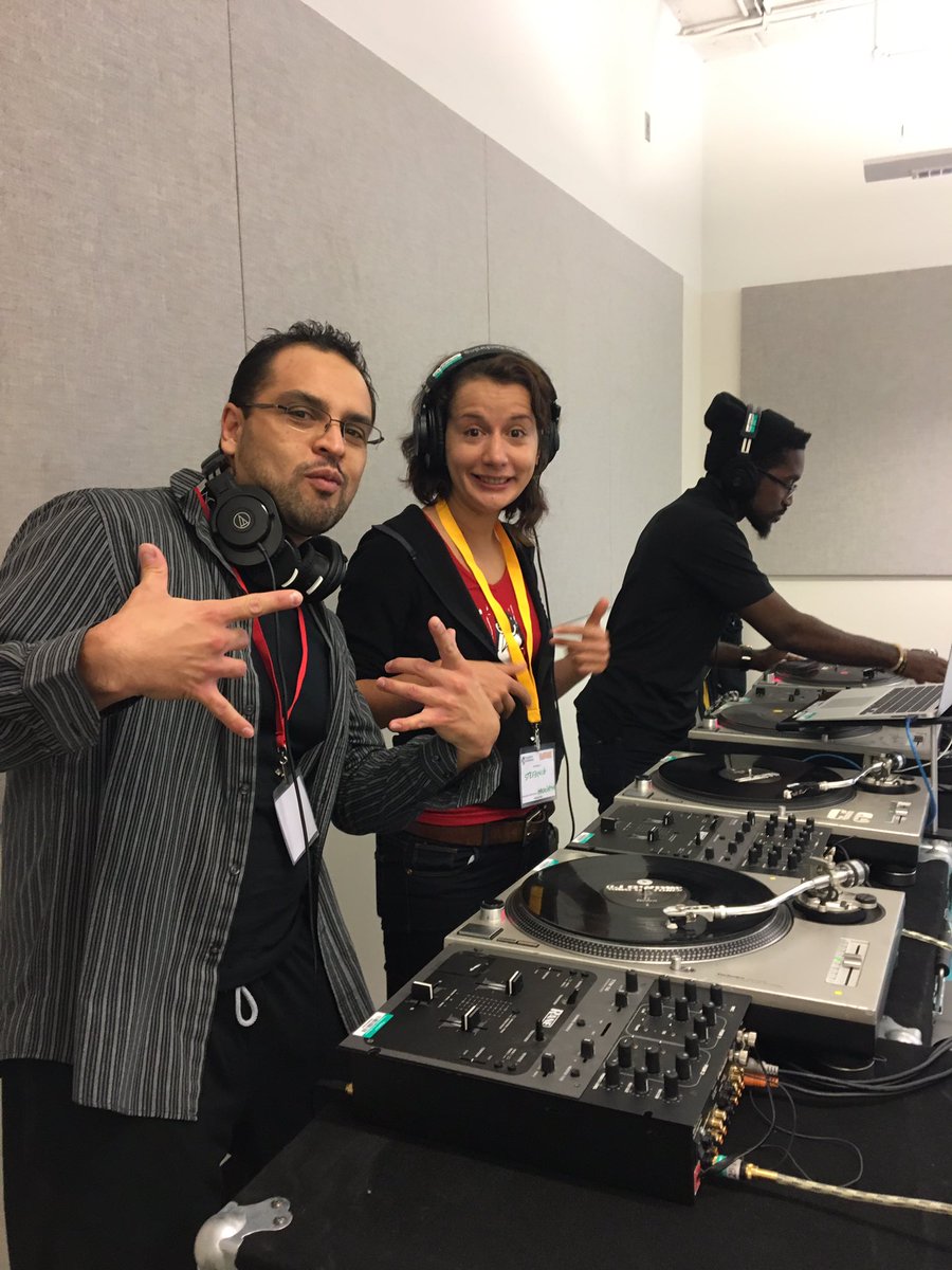 artsimpactcle's tweet image. Gotta love breakfast time that includes turntables! #hiphopcoding