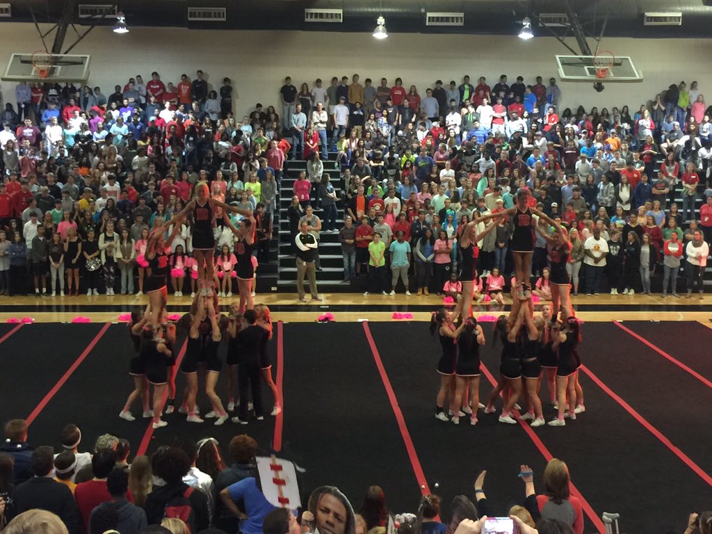 BHSVolleydogs11's tweet photo. @BOESpirit showing why they are back to back State Champs! https://t.co/zTvTuYQcw5
