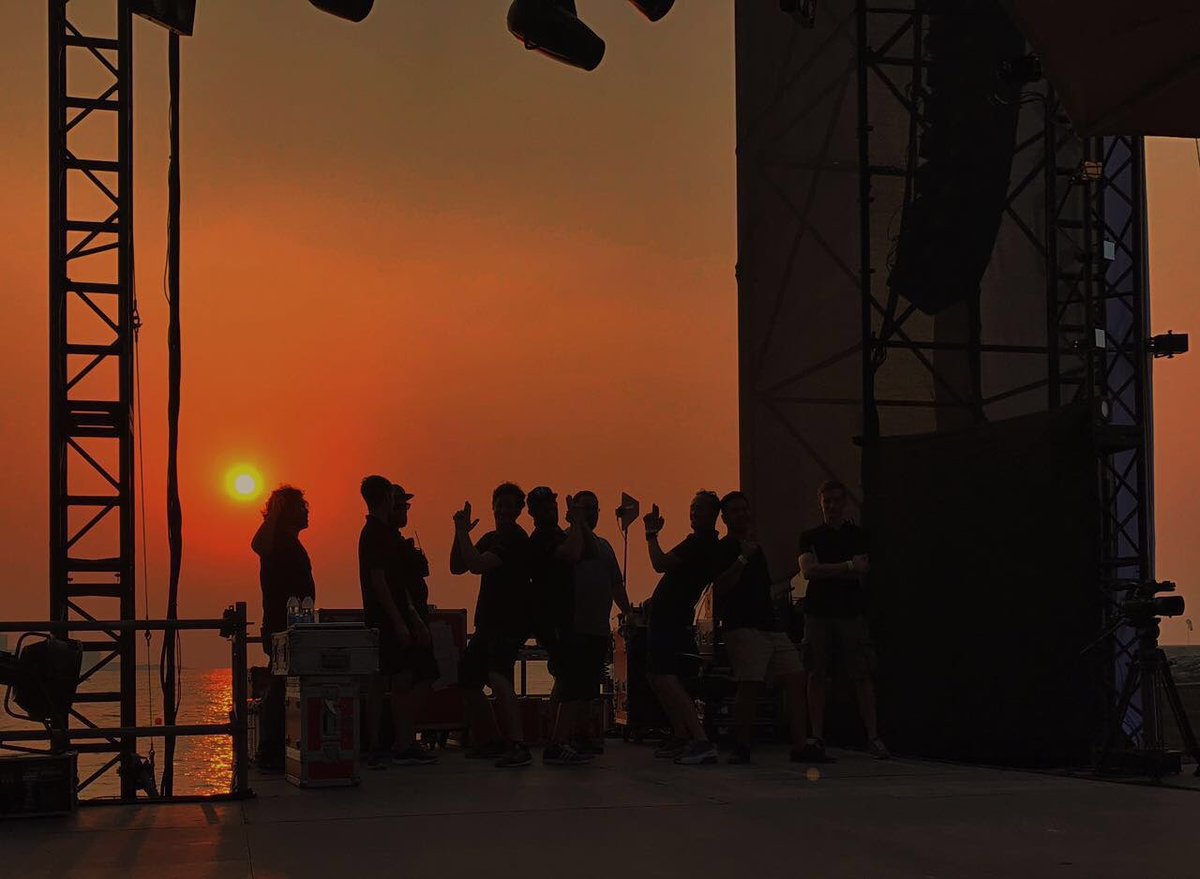 eclipseDubai's tweet photo. The sun is setting over @DXBeach the festival is on full swing here at @Zerogravitydxb #eclipsedxb #fulltechnical #dxbeach https://t.co/6TFvO4Ofqp