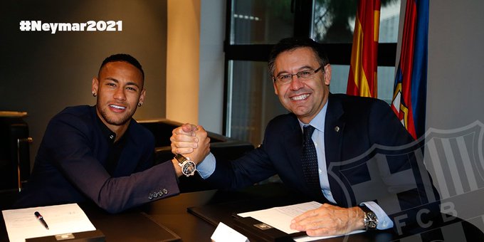 Neymar firmó su renovación en 2016 con un curioso aumento de su cláusula. Fuente: FC Barcelona.
