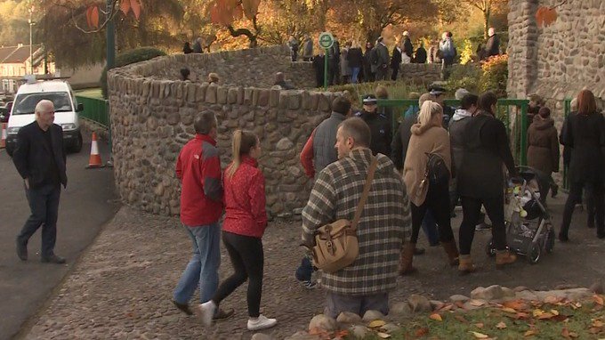 itvnews's tweet photo. The people of #Aberfan pay their respects to the 144 victims of the 1966 disaster
https://t.co/f5VpEvQikR https://t.co/EAVSYAVIeo
