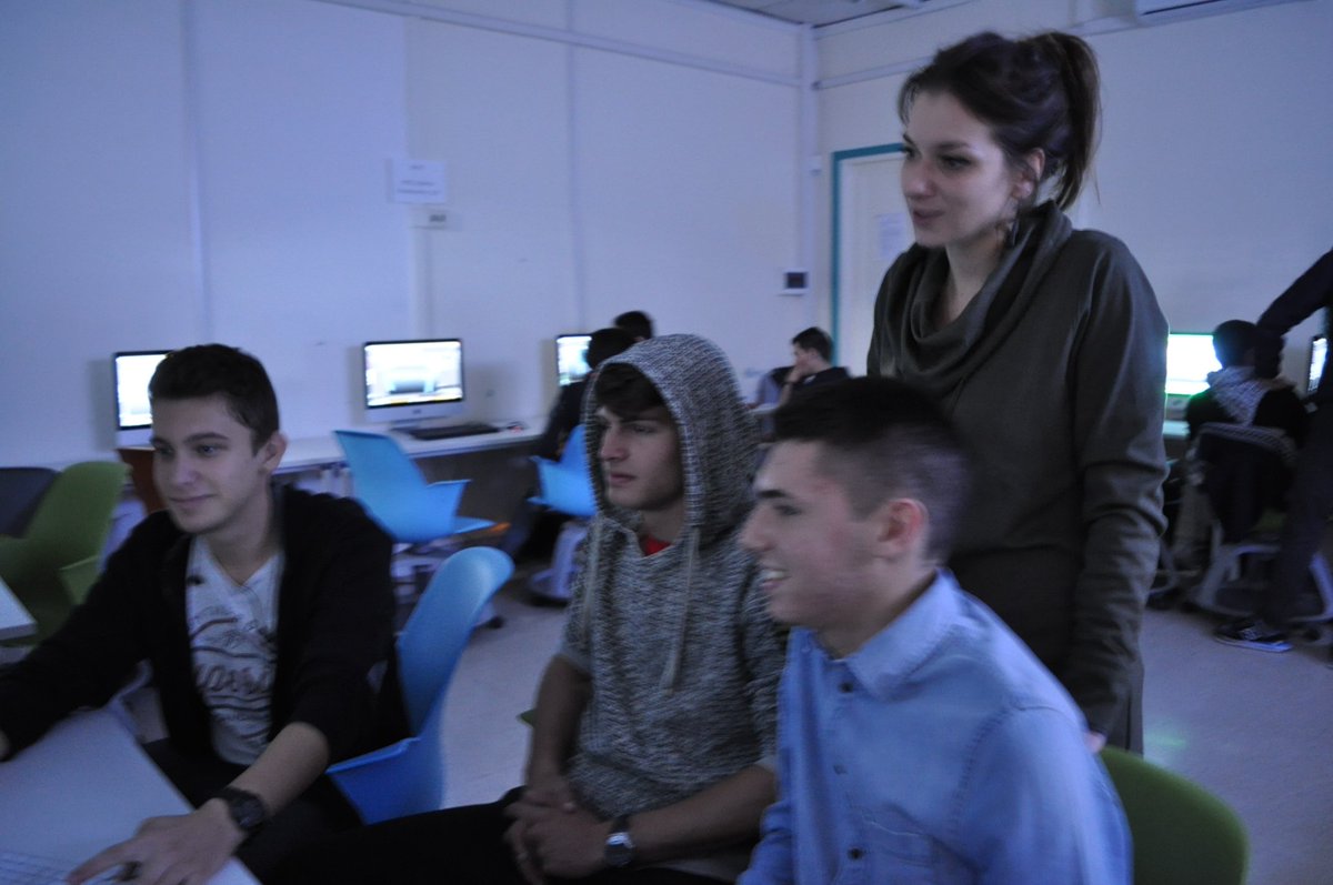 Eleonora_FMD's tweet photo. Programmare per imparare a modellare in 3D #Coding #CodeEU @CodeWeekEU @fmdigitale #SimpleFuture #RomaSemplice @GoogleForEdu https://t.co/ezYVyxVbRI