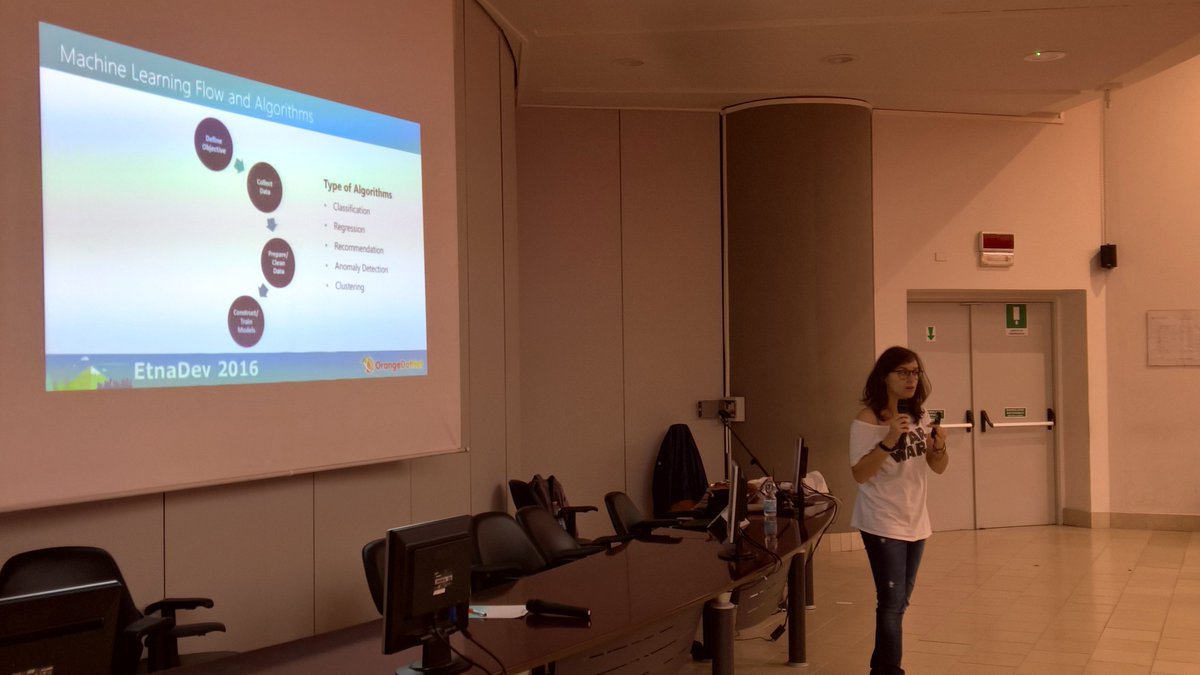 MarcoDalPino's tweet photo. Adesso #Azure big data con @_jetiba a #EtnaDev https://t.co/yWAi5VqAB3