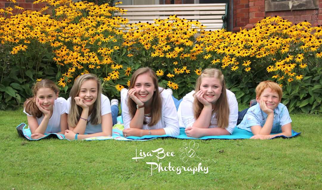 lisabeephoto's tweet photo. Really enjoyed this fun family photoshoot! #grandchildren #surprisegift #surprisefornan #specialbirthday https://t.co/Uyz8K7OQRi
