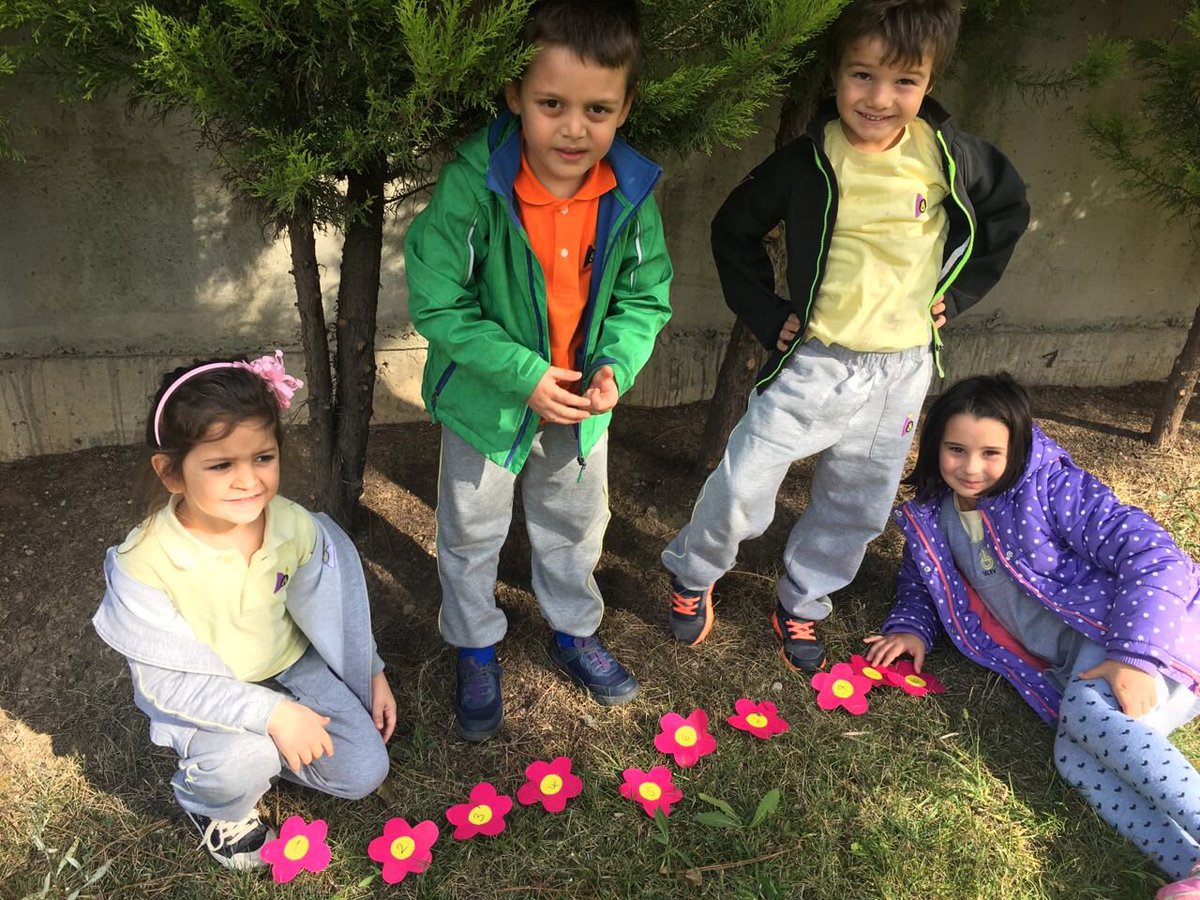 ielev125yilao's tweet photo. Penguenler ve Yunuslar Sınıfımız sayı ailesi oyununu bahçede keyifle oynadılar. @ielev #ielevdebugun https://t.co/Gu3QvvnwMo