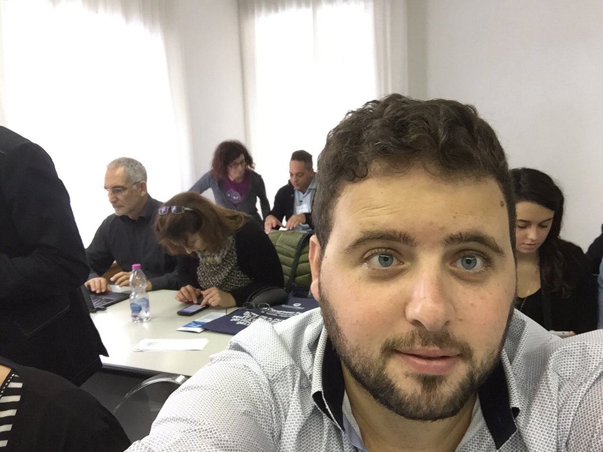 tancredi_lp's tweet photo. Ciao sono Tancredi studente di Palermo e Presidente Nazionale del #SISM In diretta dalla sessione Social Media #SIPEM16 MedicalEducatuion https://t.co/1p9kefsuWa