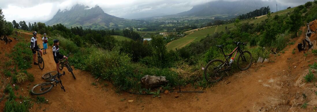 GingerGiggler's tweet photo. What a start to the weekend! Spoilt for choice in #Stellies with all the activities, but there is always a way to fit both in on a Friday! https://t.co/OtPvLaOdWQ