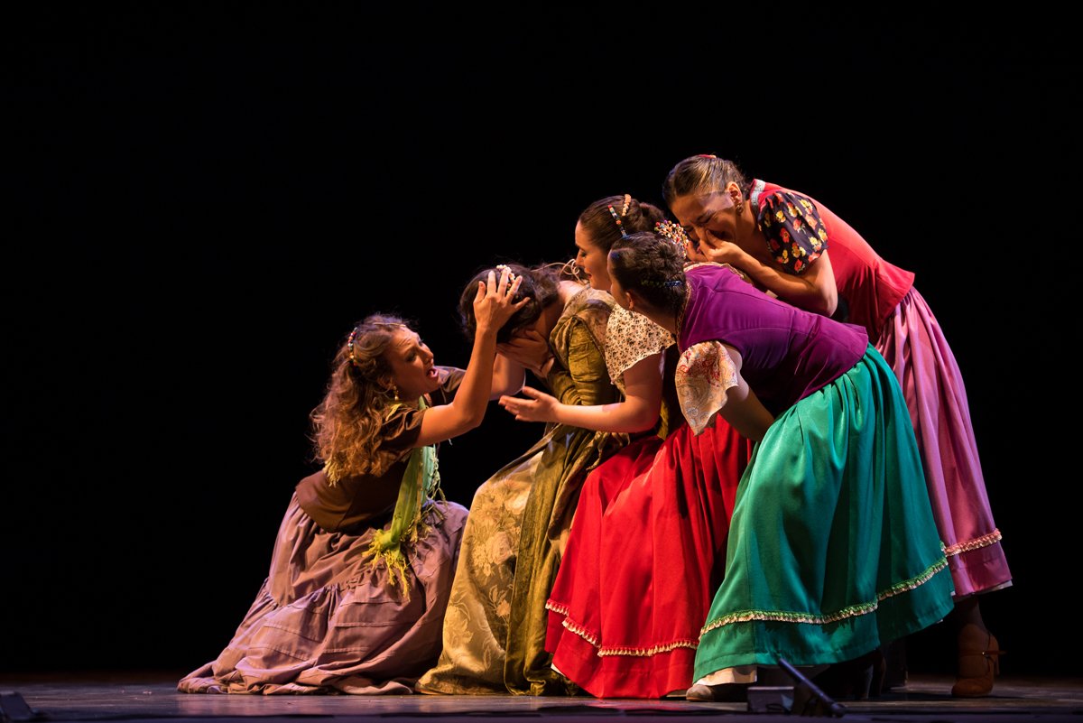 En dos horas levantamos el telón para que el el arte de <a href="/_Carmen_Cortes/">Carmen Cortés Oficial</a> inunde cada rincón de la #SalaArgenta :) #LaGitanilla #PlanSábado