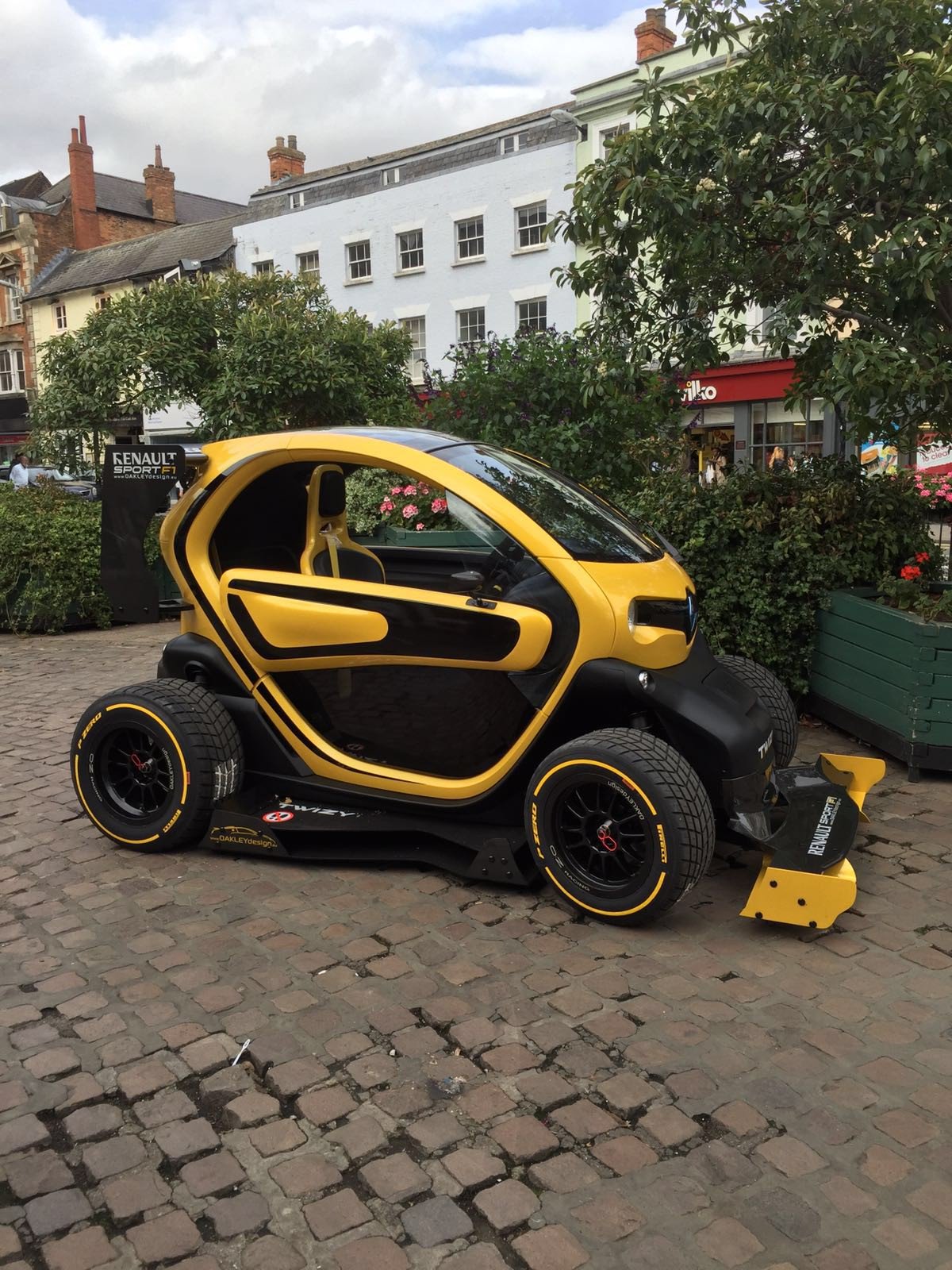 X Premier Signs Recent gloss black detailing and cut vinyls