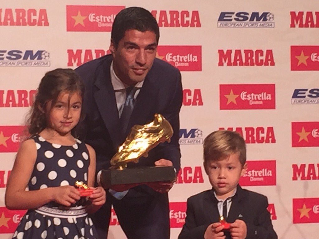 Footballogue's tweet photo. [#Décla💬] Suarez : "Pour le Ballon d'Or je n'ai aucune chance car il fonctionne sur du marketing que je n'ai pas." https://t.co/bQABWwIG8G