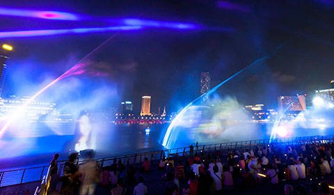 GoruApp's tweet photo. Be wowed tonight by Southeast Asia’s largest #light and water show at Marina Bay Sands. A spectacle awaits! #travel https://t.co/2B5W2HVmpT https://t.co/BMrxzIN423