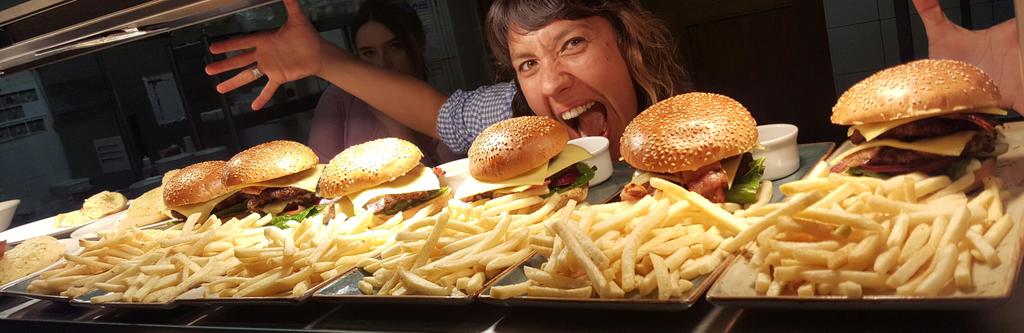 olajnitos's tweet photo. #SteveAdamsTT # it's all about burgers https://t.co/0HVI78jBCw