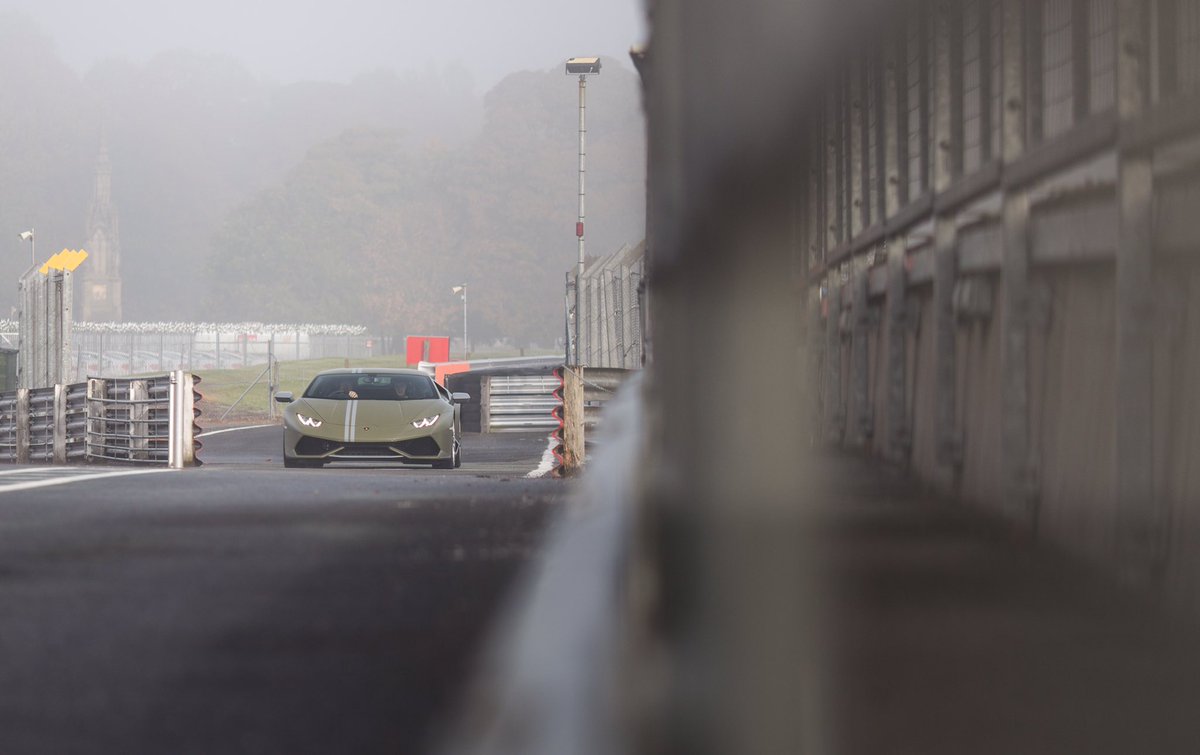 aSUPERCARDRIVER's tweet photo. In the pit lane with @hrolamborghini - Huracan track day https://t.co/DCbO1oa4fs