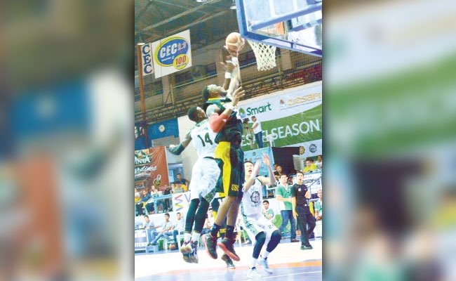 sunstarcebu's tweet photo. USC Warriors survived a game that was going the UV Green Lancersβ way! Here's what happened: https://t.co/p3zTuXkULp #Cesafi2016 https://t.co/DHJsQWzI0B