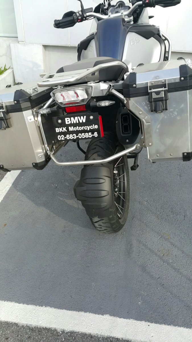 AI5AASIA's tweet photo. 2day was hot, but went 2 have my number plate fitted @BMWMotorrad Now got everything except English language service book #2Cheap #BMW https://t.co/51AiPL8dkh