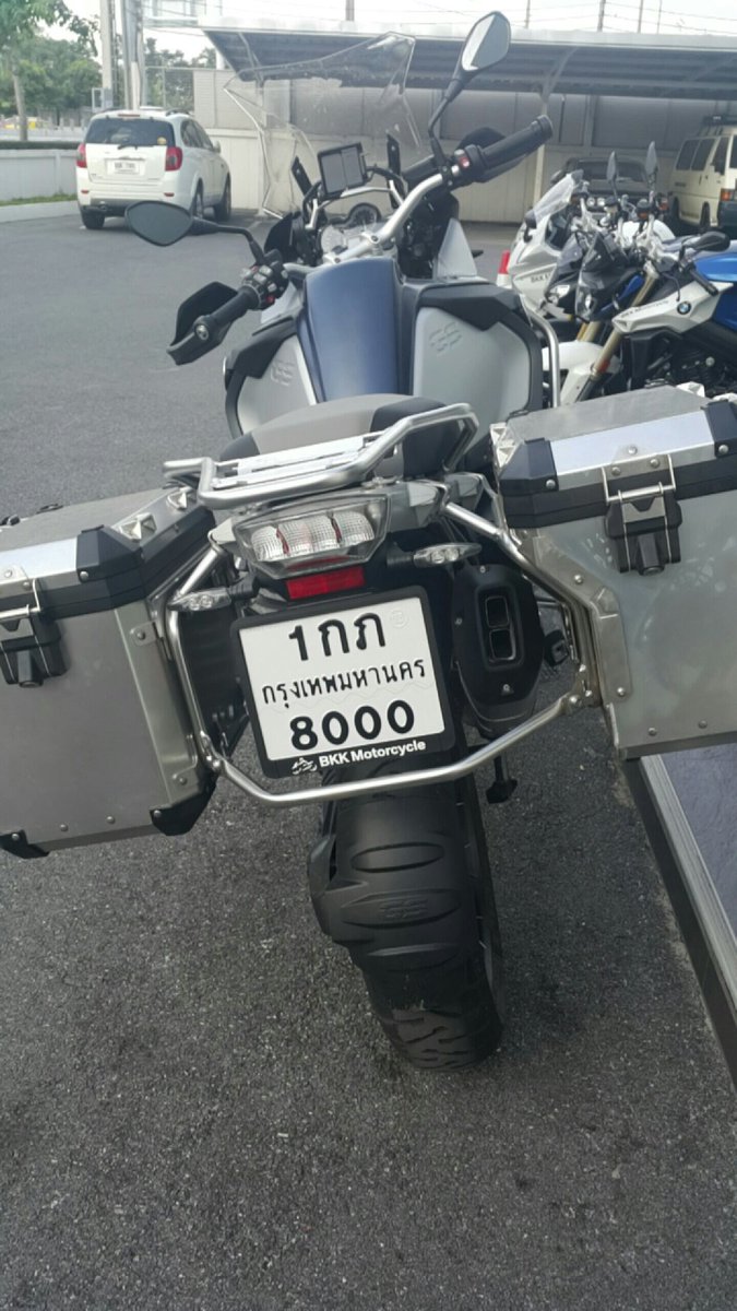 AI5AASIA's tweet photo. 2day was hot, but went 2 have my number plate fitted @BMWMotorrad Now got everything except English language service book #2Cheap #BMW https://t.co/51AiPL8dkh