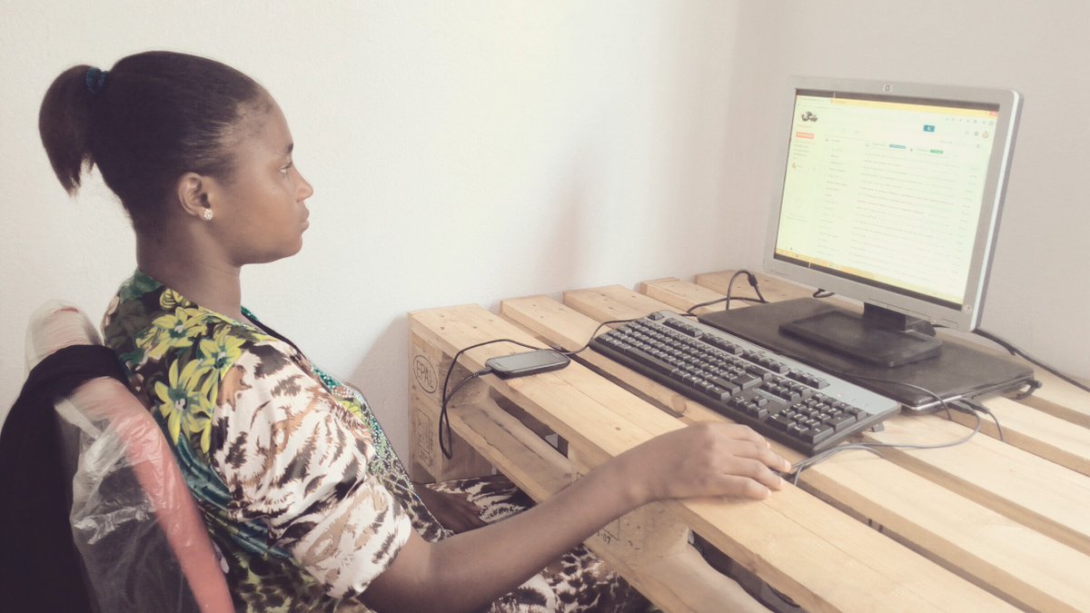 urbanattic_'s tweet image. Nouvelle journée qui commence au #woelab! Tout de suite au #travail juste après la réunion du matin! @nativ_IS @ @senamekoffi