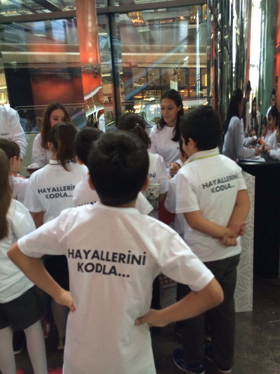 ozlemkayabass's tweet photo. Bahçeşehir Sevinçli Makerlar Robincode etkinliğinde #robincode @SevincKolejleri #sevinclimakerlar https://t.co/bWRzCYTkyd