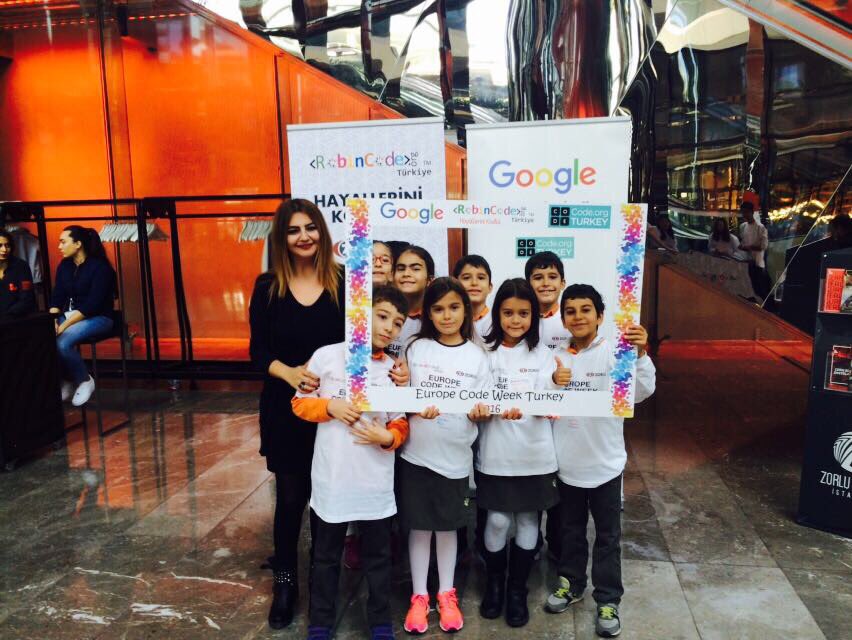 ozlemkayabass's tweet photo. Bahçeşehir Sevinçli Makerlar Robincode etkinliğinde #robincode @SevincKolejleri #sevinclimakerlar https://t.co/bWRzCYTkyd
