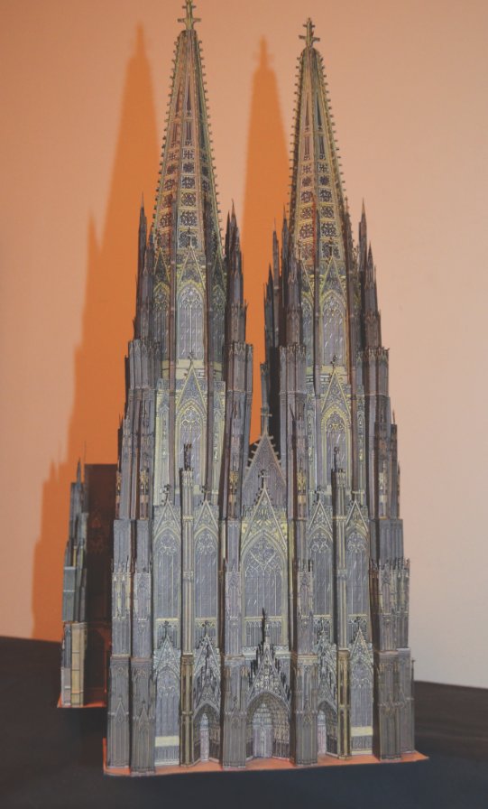 sussexliving's tweet image. The amazing Mike from #EastGrinstead tells us all about #CardModelling #modelling - Great for #HalfTerm #ThingsToDo tinyurl.com/jbggz74