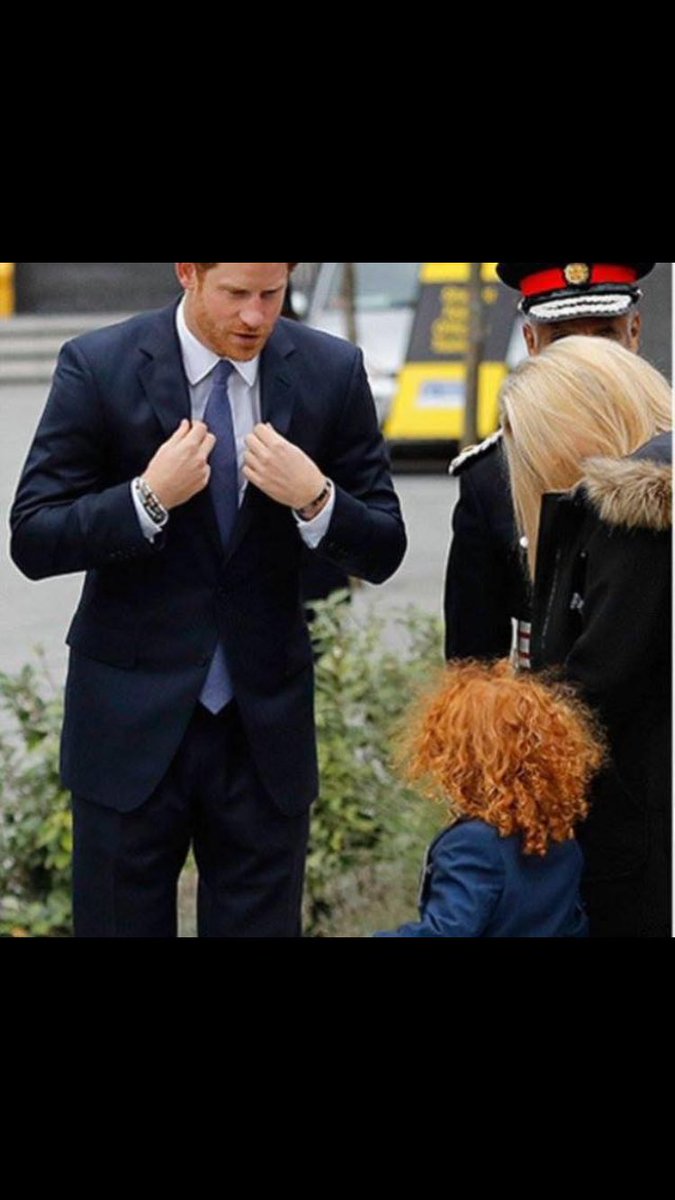 pyecombetherapy's tweet image. My friend&apos;s little boy Ethan hanging out with Prince Harry, very content and rocking his individuality! #curlsrule