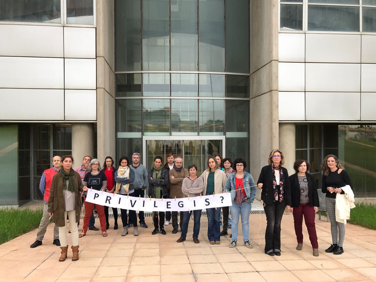 ConcepcioFerrer's tweet image. #Privilegis? Dels extreballadors de #RTVV?? La figa sa tia!! #DretsSónDrets #VolemSolucions #CVMC