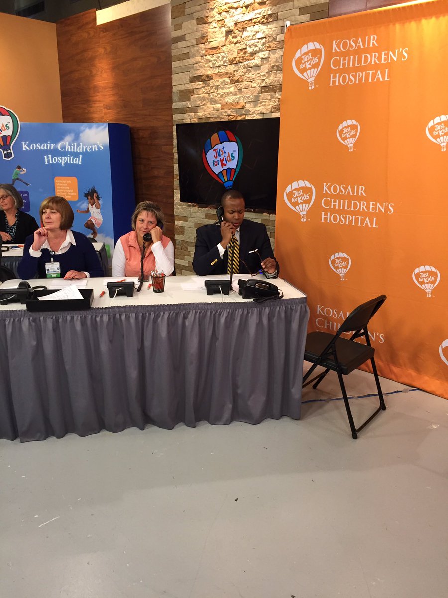 MrsHuff1822's tweet photo. @JulianGloverTV in the @wave3news raffle ticket sell-a-thon phone bank. Call now to get your ticket! 502-571-3333 #ChildrensHospital https://t.co/mFTLD13jbL