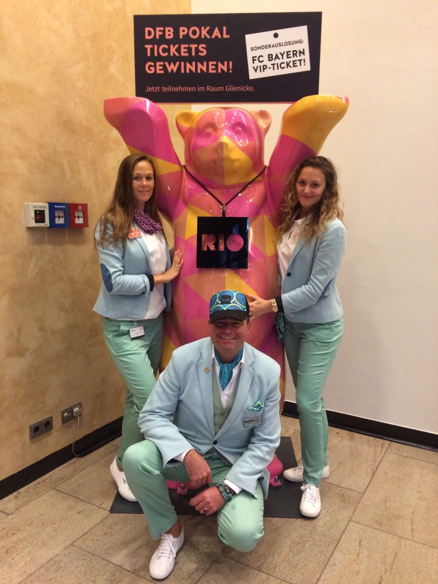 Folge den #RIO Buddy Bären zur RIO Lounge für die Chance exclusive <a href="/DFBPokal/">dfbpokal</a> tickets zu Gewinnen! Die nächste Ziehung ist um 14Uhr #dlk2016