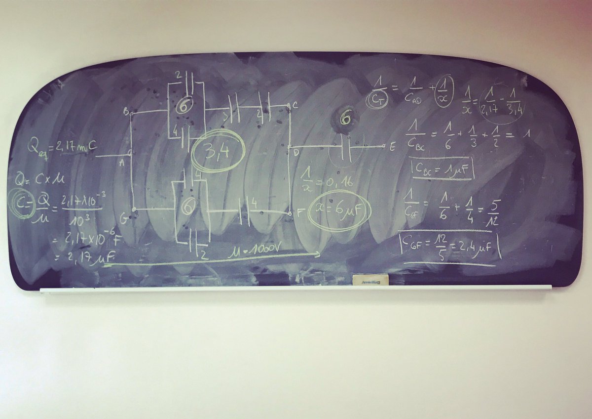 BersotFormation's tweet photo. Merci à notre valeureux tuteur Romain pour cette leçon de physique hier soir 😜

#PACES #UE3a #Bersot #Prépa #médecine #Besancon #UFRsmp https://t.co/zwPMYRuTKi