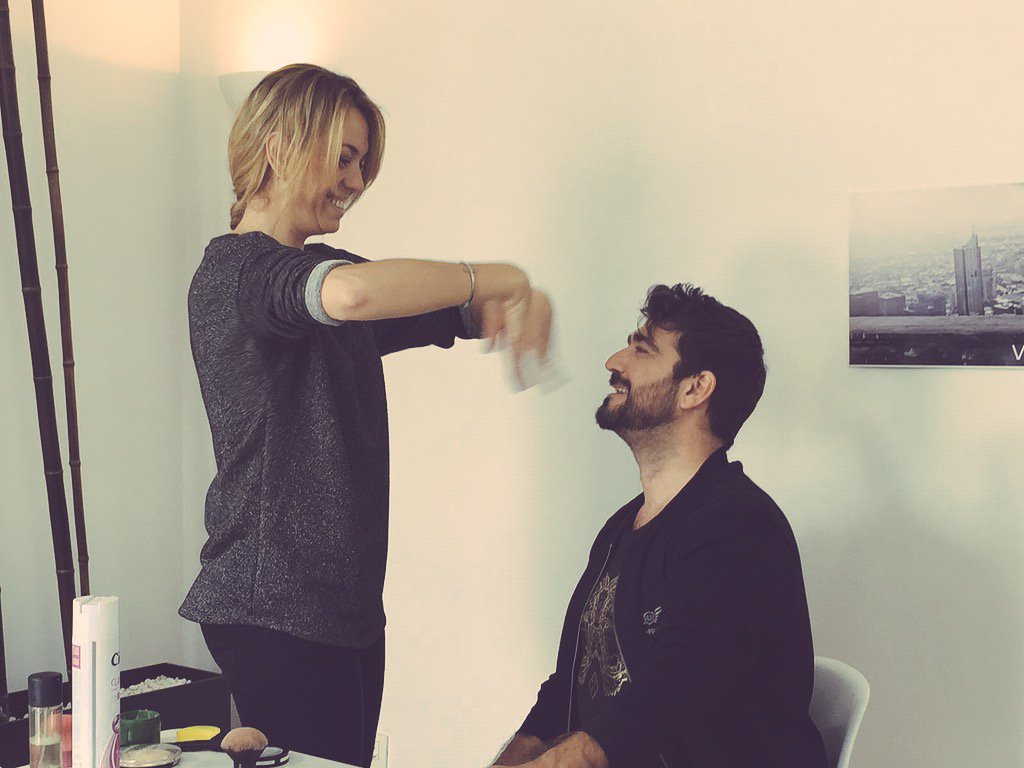 antoniorozco's tweet photo. #makingof dejándome mimar y preparando nuevas sorpresas!!! Mañana en #SanPedroAlcántara que tengo mono de vosotros!🙊 https://t.co/BBM1mRPVk6