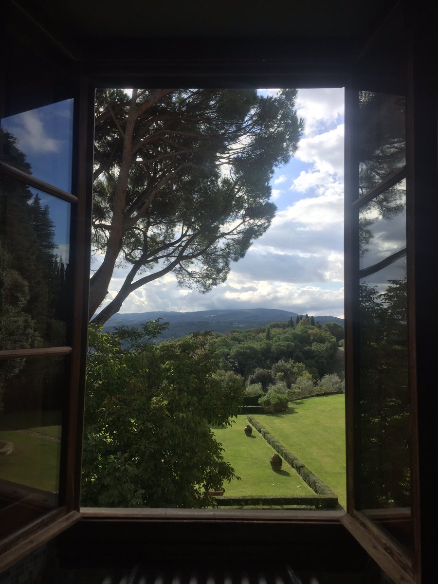 JimPiercy_'s tweet photo. Amazing to shoot with the NY @WSJCS team this week. Tuscany serving VIEWS https://t.co/NNkBtqJVEQ