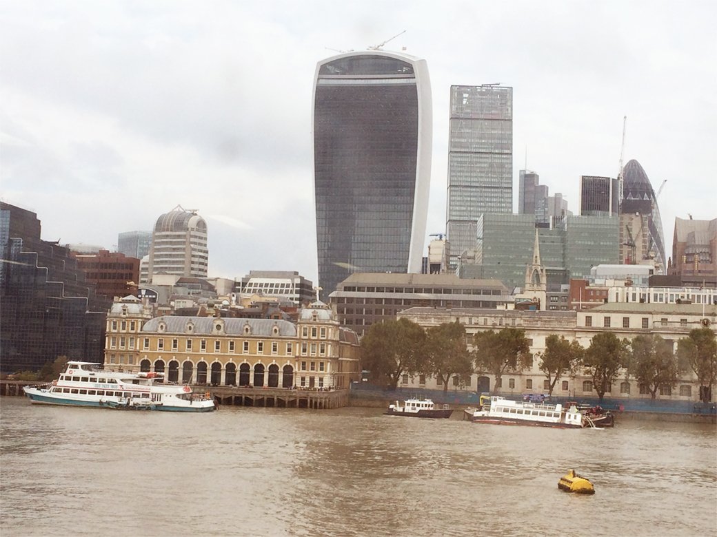 Watts_Group's tweet photo. #WattsFridayView: Great view of the #LondonSkyline whilst at Hays Galleria where we were undertaking a window and glazing survey. https://t.co/dFt9Xaz4GU